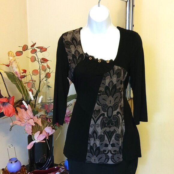 NEW Dolcezza Women’s Black Gray Floral Knit Sweater Top 3/4 Sleeve M 8 10 - Picture 1 of 7
